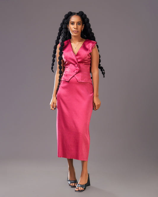 Woman wearing a pink two -piece skirt set