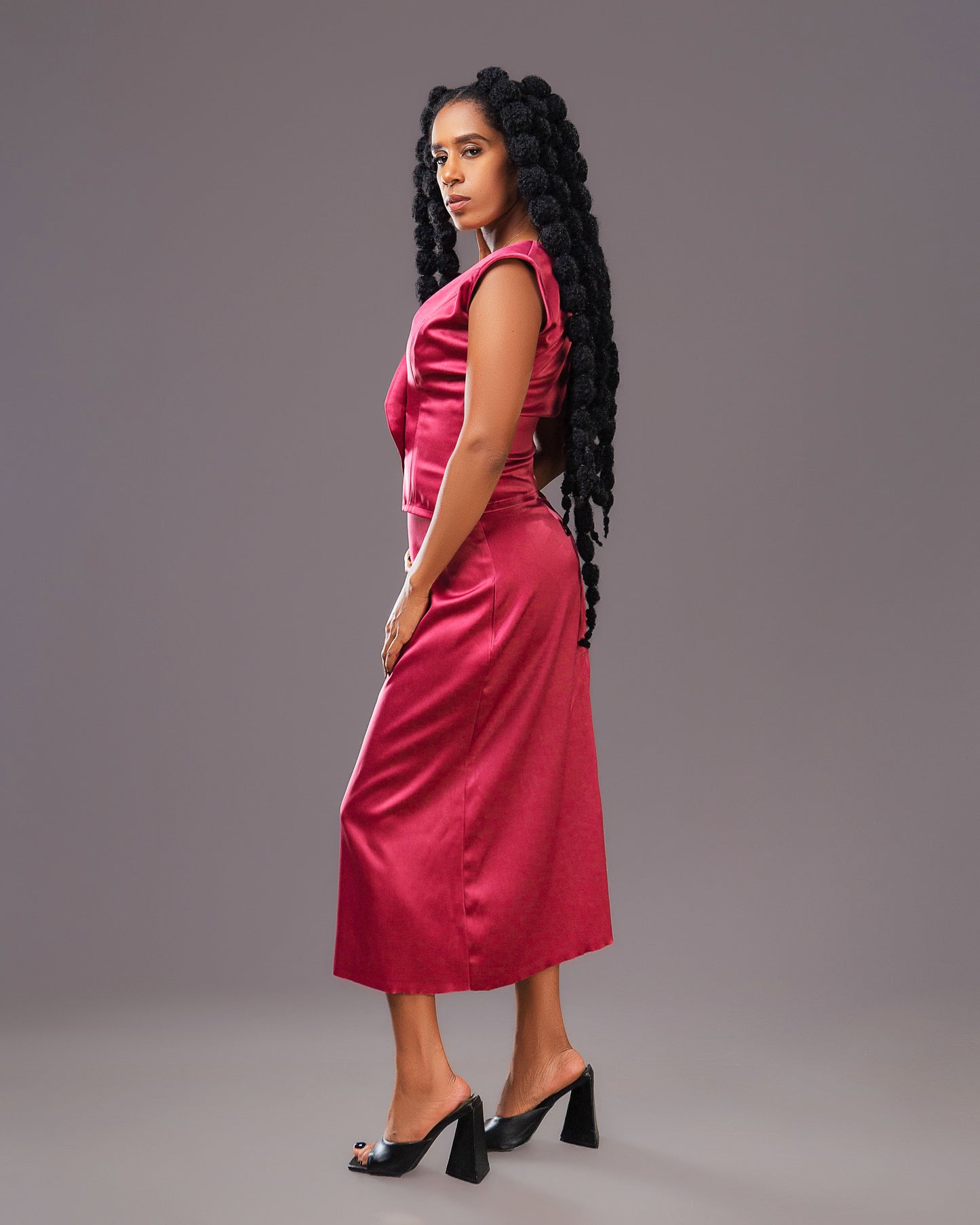 Woman wearing a pink two -piece skirt set