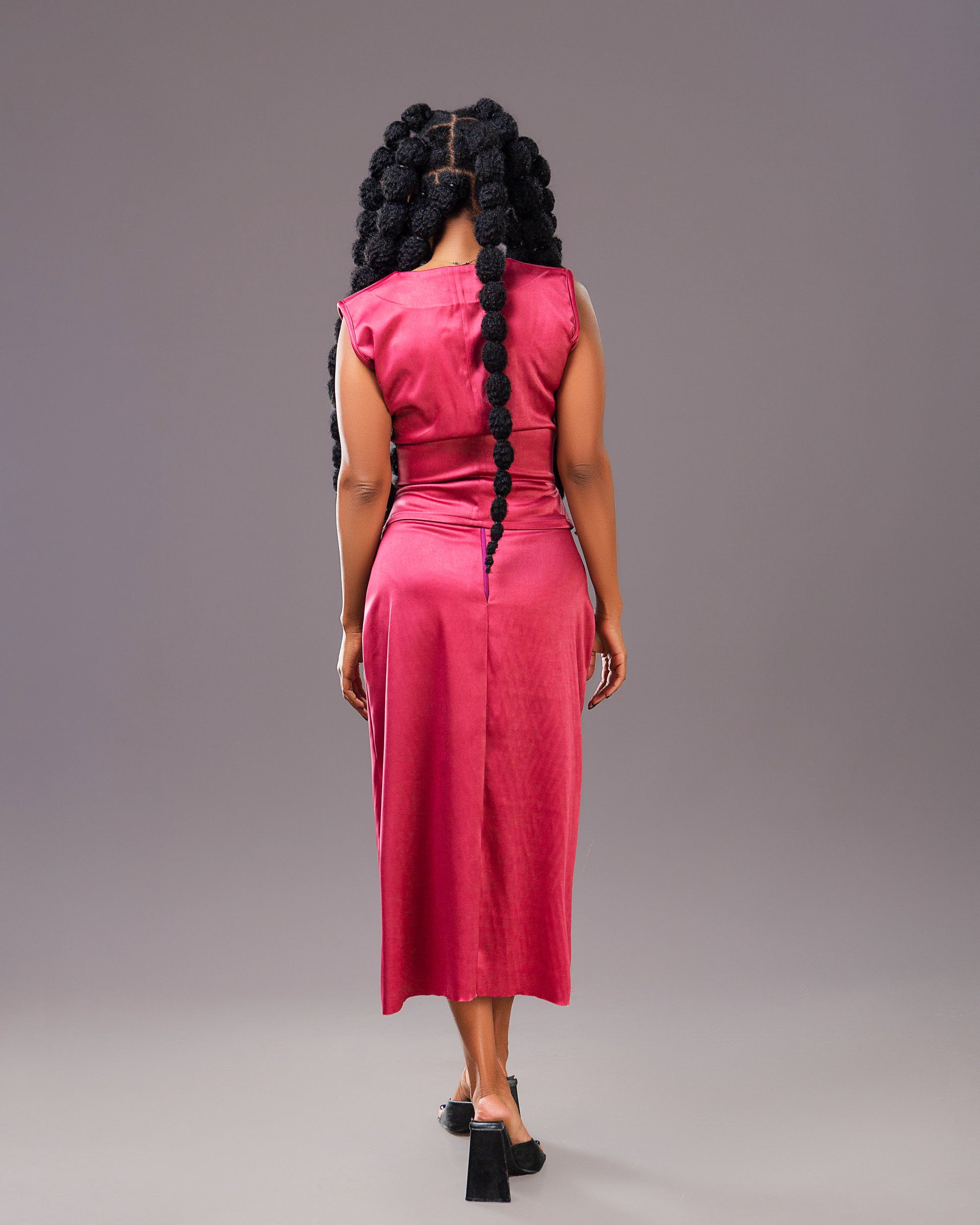 Woman wearing a pink two -piece skirt set