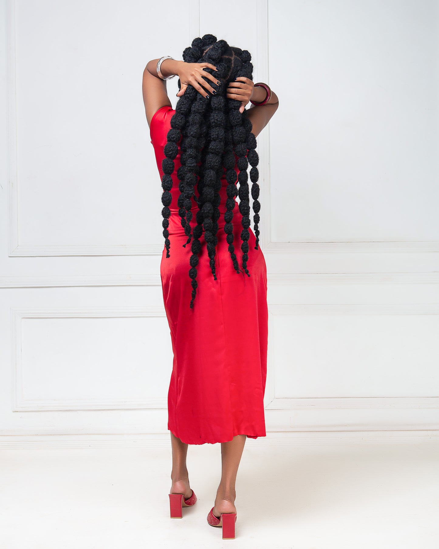 Woman wearing a red two -piece skirt set