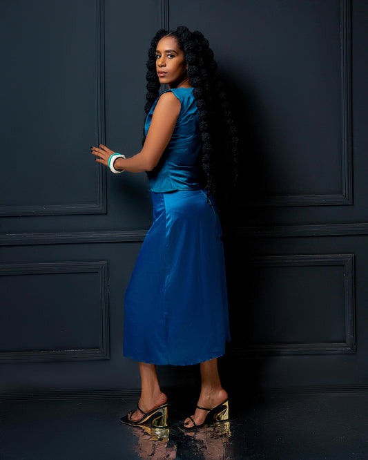Woman wearing a blue two -piece skirt set